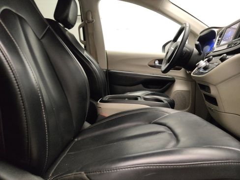 Used 2021 Chrysler Voyager Lxi FWD image 21