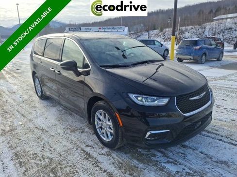 New 2026 Chrysler Pacifica Select image 1