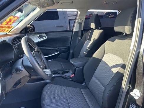 Used 2023 Kia Soul LX FWD image 32
