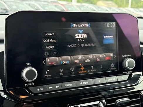 Used 2025 Nissan Pathfinder SV AWD/4WD image 38