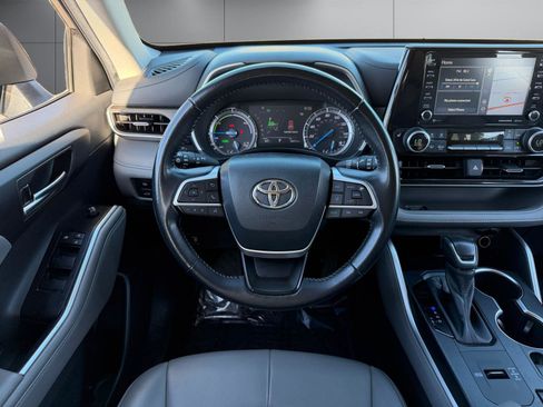 Used 2022 Toyota Highlander XLE image 5