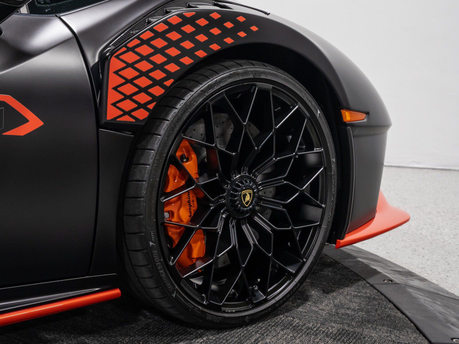 Used 2024 Lamborghini Huracan STO RWD image 44