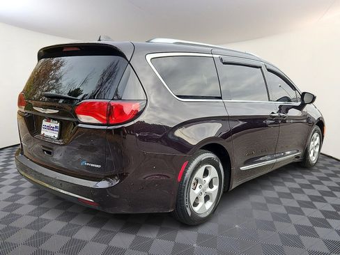 Used 2018 Chrysler Pacifica Touring-L image 6