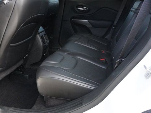 Used 2019 Jeep Cherokee Limited image 27