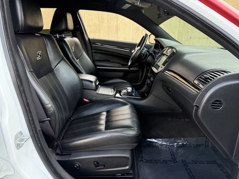 Used 2019 Chrysler 300 S RWD image 16