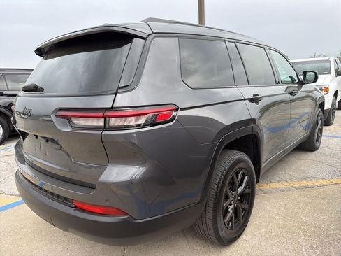 Used 2024 Jeep Grand Cherokee L Laredo image 5