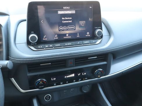 Used 2023 Nissan Rogue SV FWD image 6