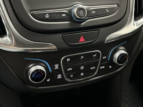 Used 2018 Chevrolet Equinox LT FWD image 18