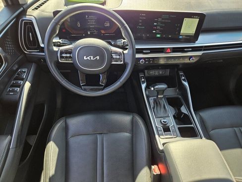 Certified 2024 Kia Sorento EX w/ Panoramic Sunroof Package FWD image 13