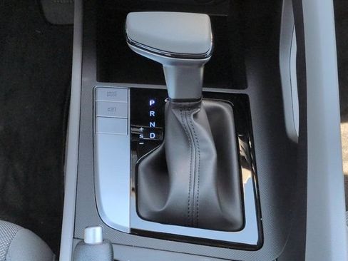 Certified 2025 Hyundai Elantra SE FWD image 18