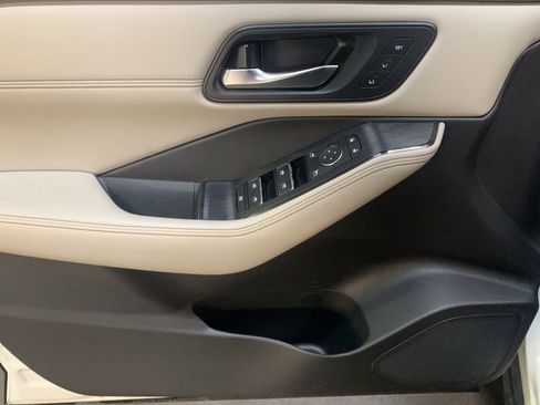 Used 2023 Nissan Rogue SL w/ SL Premium Package image 11