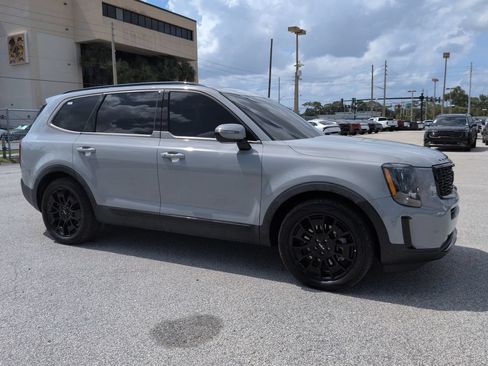 Used 2022 Kia Telluride SX w/ SX Prestige Package AWD/4WD image 2