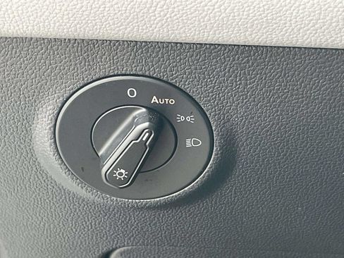 Certified 2023 Volkswagen Taos SE FWD image 21
