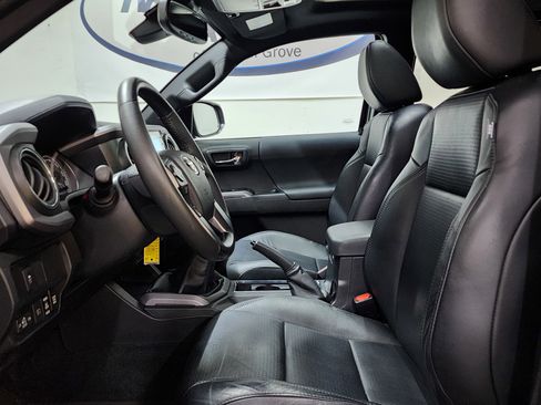 Used 2022 Toyota Tacoma TRD Off-Road w/ TRD Premium Off Road Package image 13