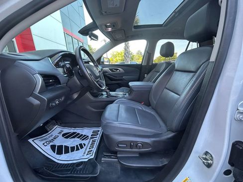 Used 2021 Chevrolet Traverse LT w/ LT Premium Package image 6