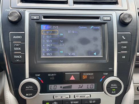 Used 2012 Toyota Camry XLE FWD image 37