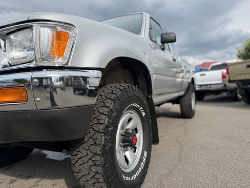 Used 1991 Toyota Pickup Deluxe AWD/4WD image 59