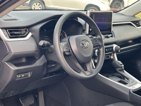 Used 2025 Toyota RAV4 XLE AWD/4WD image 16