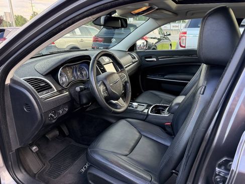 Used 2015 Chrysler 300 Limited w/ 300 Premium Group RWD image 7