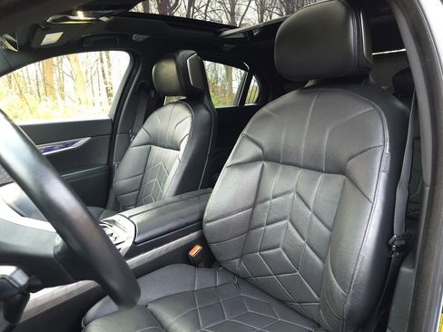 Used 2024 BMW i7 xDrive60 w/ Executive Package image 13