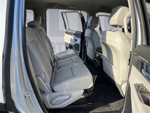 Used 2024 Jeep Wagoneer Base image 18