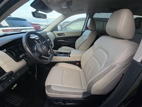 Certified 2025 Nissan Pathfinder SL w/ Cargo Package FWD image 6
