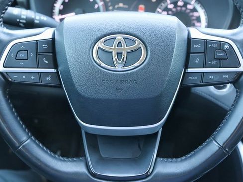 Used 2023 Toyota Highlander LE image 28