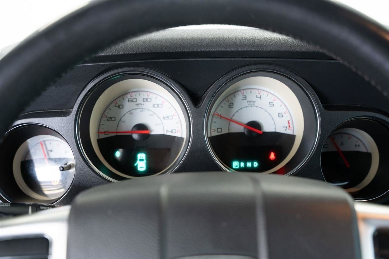 Used 2014 Dodge Challenger SXT RWD image 14