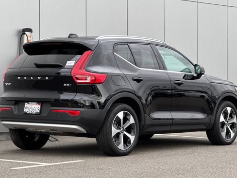 Used 2025 Volvo XC40 B5 Plus w/ Protection Package Premier image 5