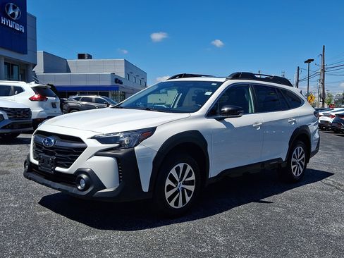 Used 2024 Subaru Outback Premium w/ Popular Package #1 AWD/4WD image 3