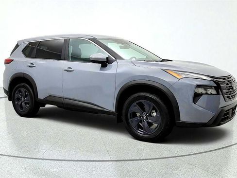 Used 2026 Nissan Rogue SV FWD image 3