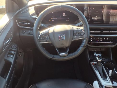 Used 2024 Buick Envista Avenir image 3