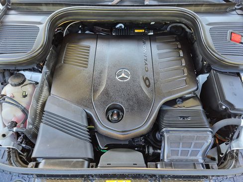 Used 2024 Mercedes-Benz GLS 450 4MATIC image 37
