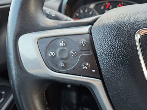 Used 2024 GMC Terrain SLT image 11