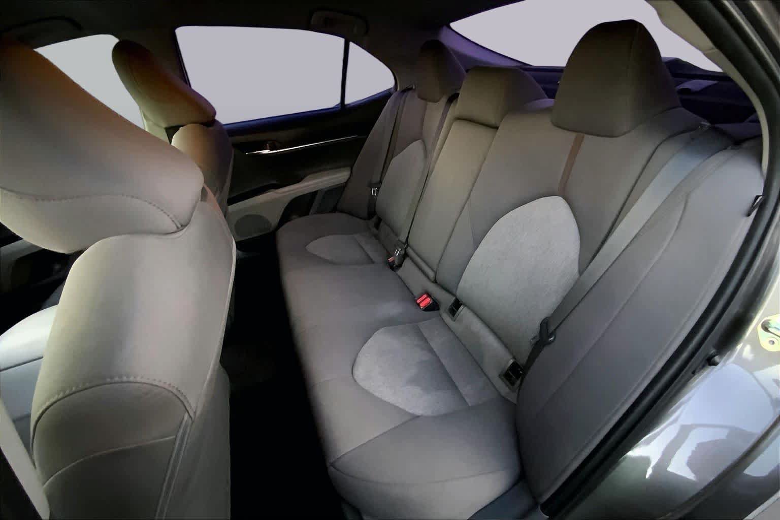 Used 2020 Toyota Camry LE FWD image 18
