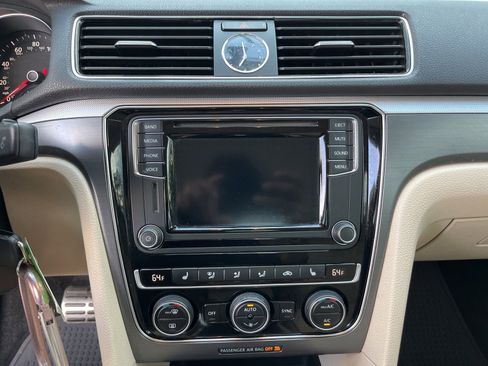 Used 2017 Volkswagen Passat 1.8T R-Line w/ R-Line Lighting Package FWD image 23
