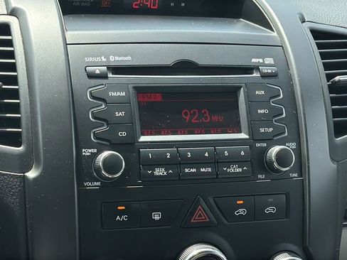 Used 2012 Kia Sorento LX w/ Convenience Pkg FWD image 25