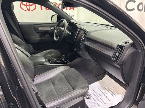 Used 2022 Volvo XC40 T5 R-Design w/ Climate Package image 13