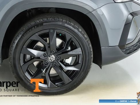 Used 2023 Volkswagen Taos SE w/ Panoramic Sunroof Package FWD image 14