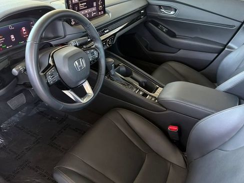 Used 2023 Honda Accord Touring image 11