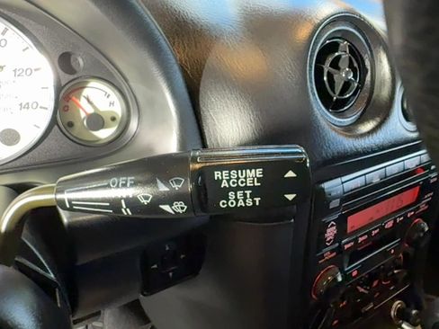 Used 2002 MAZDA MX-5 Miata image 27