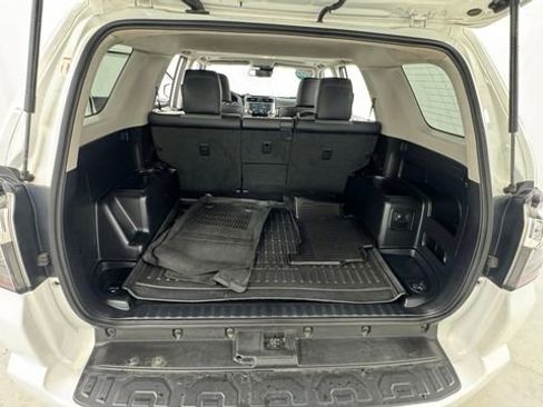 Used 2022 Toyota 4Runner SR5 Premium w/ Moonroof Package AWD/4WD image 15
