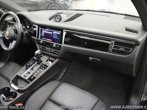 Used 2023 Porsche Macan image 16