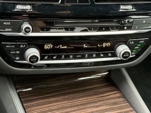 Used 2019 BMW 530e w/ Premium Package image 19