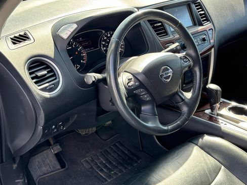 Used 2018 Nissan Pathfinder Platinum AWD/4WD image 15