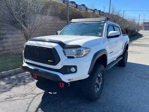 Used 2021 Toyota Tacoma TRD Off-Road image 1