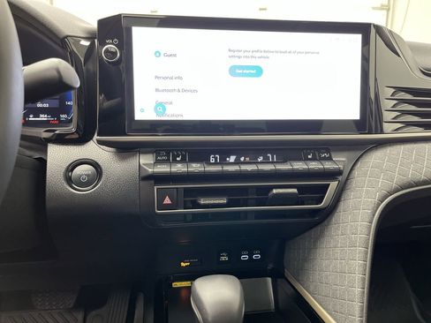 Used 2025 Toyota Camry XLE image 17