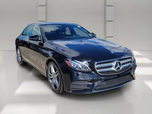 Used 2018 Mercedes-Benz E 400 4MATIC Sedan image 3