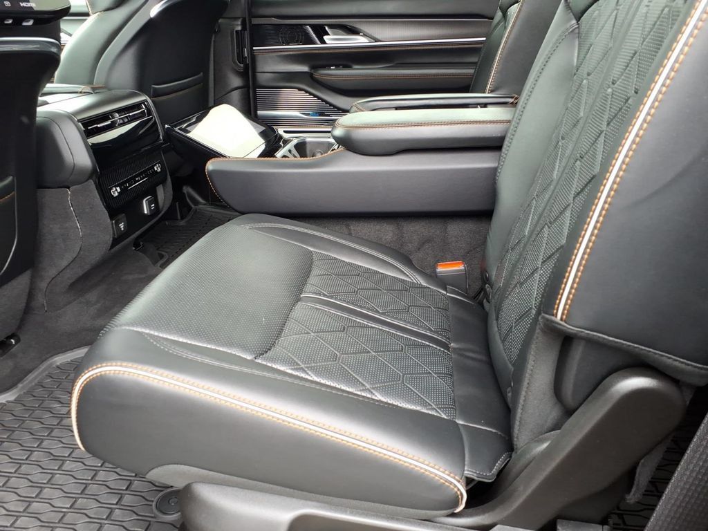 Used 2025 Jeep Grand Wagoneer L Series III w/ Rear Seat Video Group 1 AWD/4WD image 17