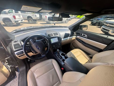 Used 2017 Ford Explorer XLT w/ Equipment Group 202A FWD image 14